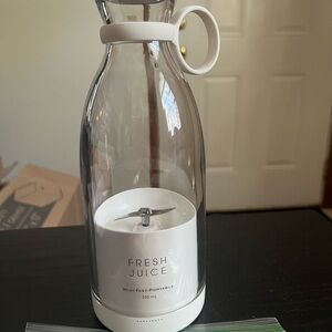 Fresh Juice Portable Blender Bottle - White